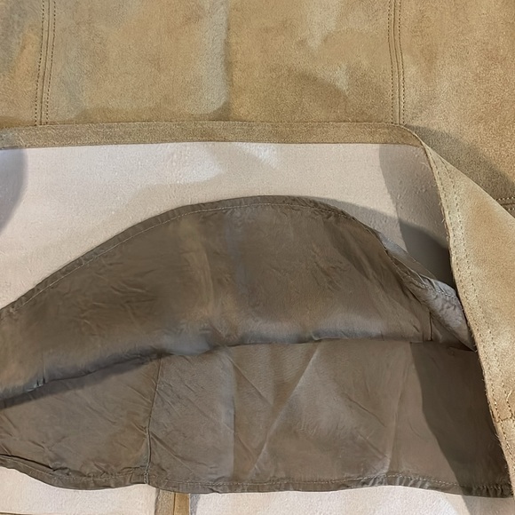 Aritzia Babaton Vegan Suede Rolando Sleeveless
Top Size XS - Picture 14 of 16